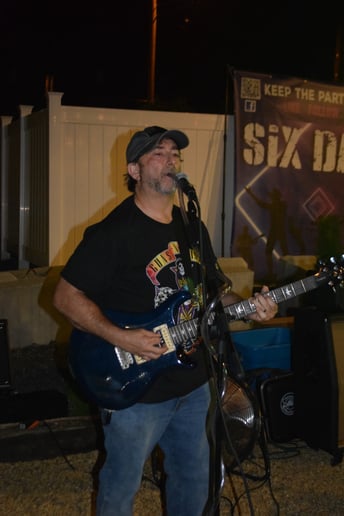 Gallery photo 10 of Six Daze Rock/Pop Cover Band