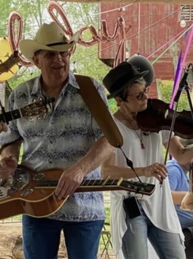 Gallery photo 1 of Six Strings and a Fiddle