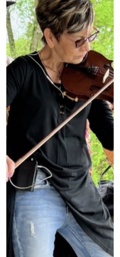 Gallery photo 3 of Six Strings and a Fiddle