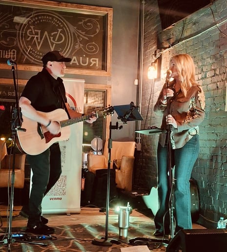Gallery photo 1 of Smokin’ Gunn Acoustic