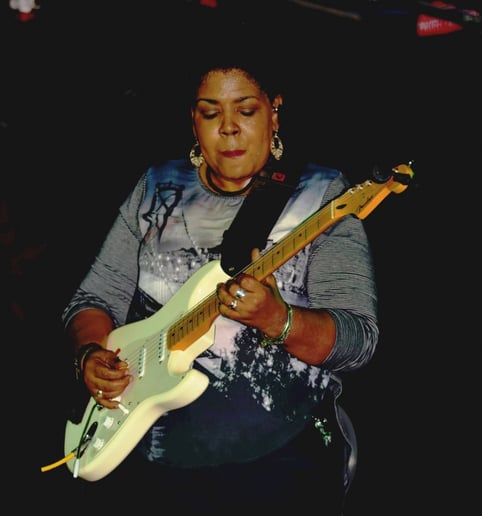 Gallery photo 7 of Smooth Groove Guitar