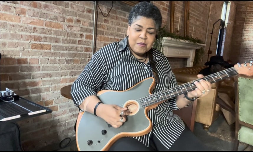 Gallery photo 3 of Smooth Groove Guitar
