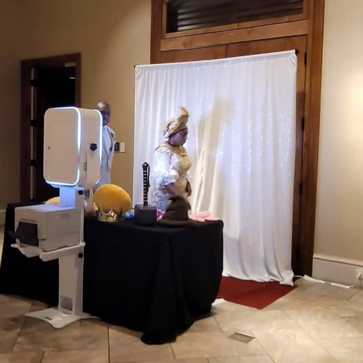 Gallery photo 4 of Snap a Selfie Photo Booths