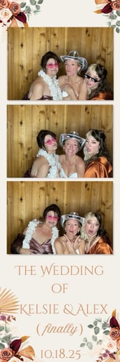 Gallery photo 1 of Snapz 7 Photo Booth