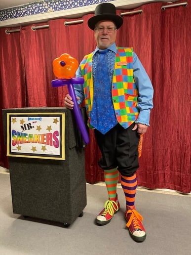 Gallery photo 3 of Sneakers the Clown