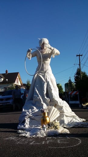 Gallery photo 3 of Snow, Living Statue