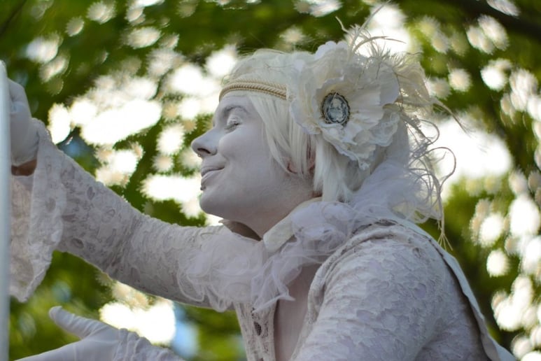 Gallery photo 4 of Snow, Living Statue