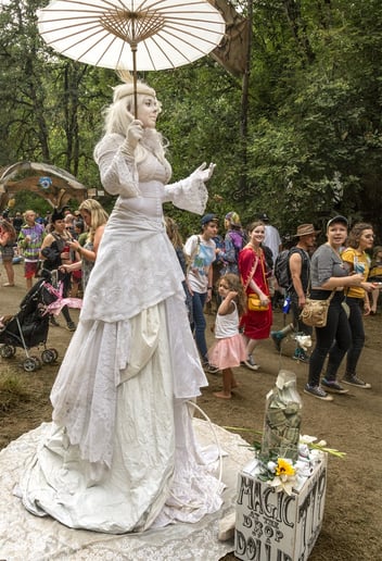 Gallery photo 8 of Snow, Living Statue