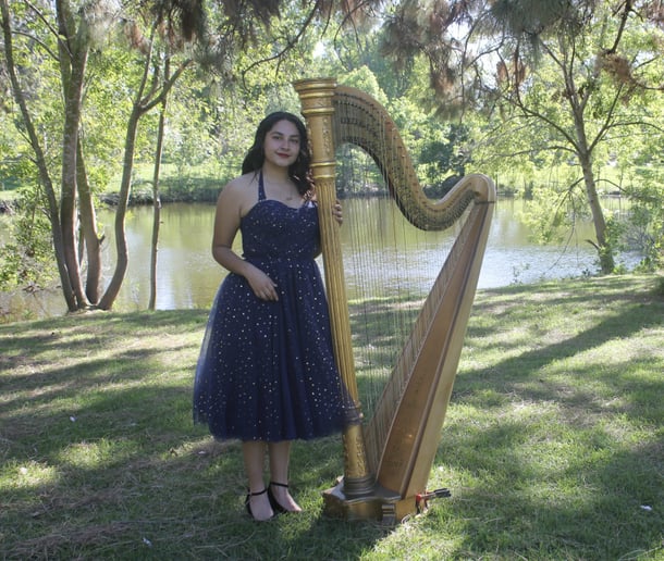 Gallery photo 4 of Sofia Galicia-Canto (Harpist)