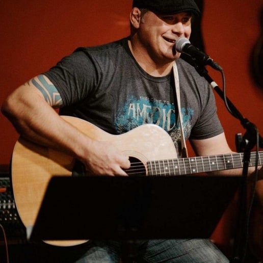 Gallery photo 3 of Solo Acoustic Act