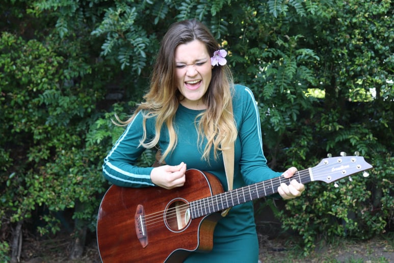 Gallery photo 5 of Solo Acoustic Singer/songwriter Artist