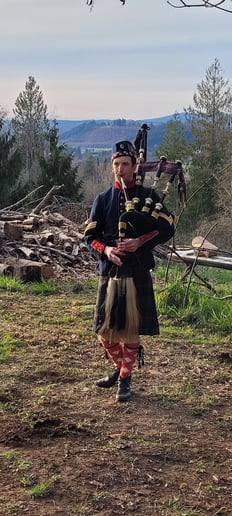 Gallery photo 6 of Bagpiper Andrew Gann