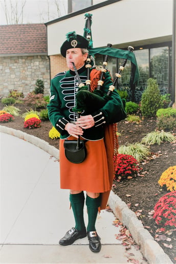 Gallery photo 15 of Gus Person - Piper
