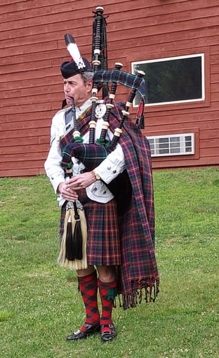 Gallery photo 35 of Gus Person - Piper