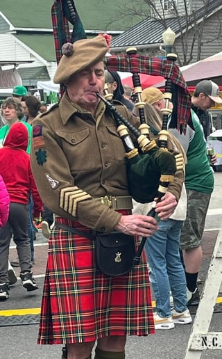 Gallery photo 41 of Gus Person - Piper