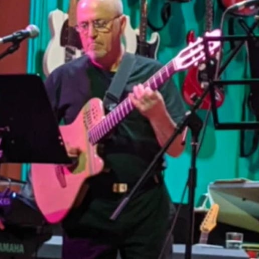 Gallery photo 1 of Kevin Perkins Solo Guitarist
