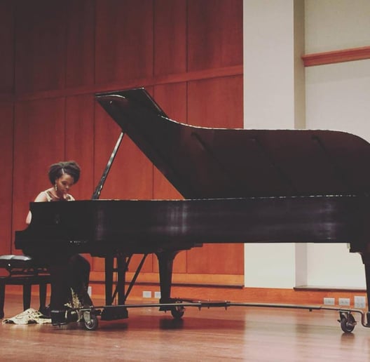 Gallery photo 1 of Naomi Amina - Singer-Songwriter and Classical Pianist