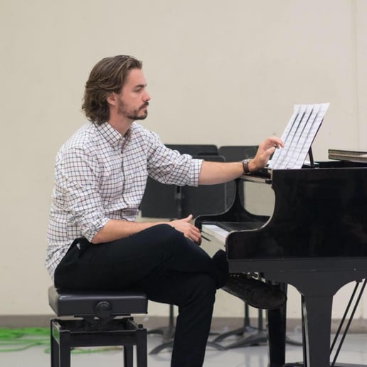 Gallery photo 1 of Solo Piano with Les