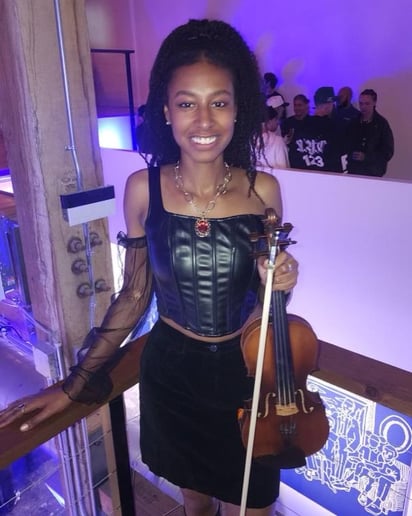 Gallery photo 6 of DJ, Violinist, Singer-Songwriter