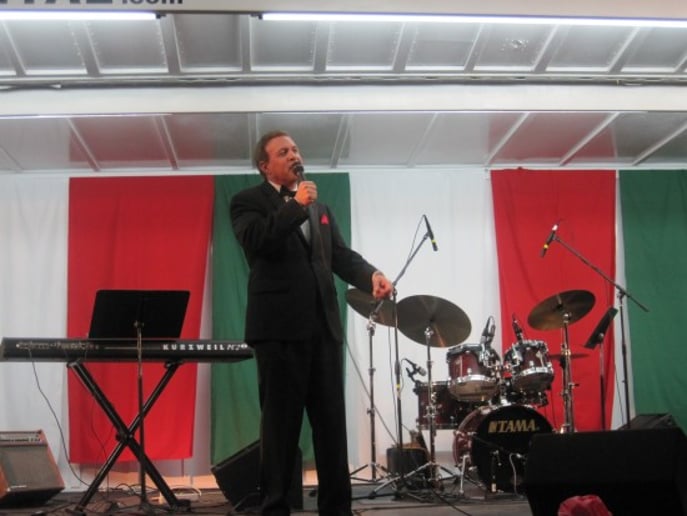 Gallery photo 3 of "Songs of Sinatra"- A Tribute to Ol' Blue Eyes