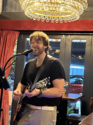 Gallery photo 1 of Jack Supan - Singer and Guitarist