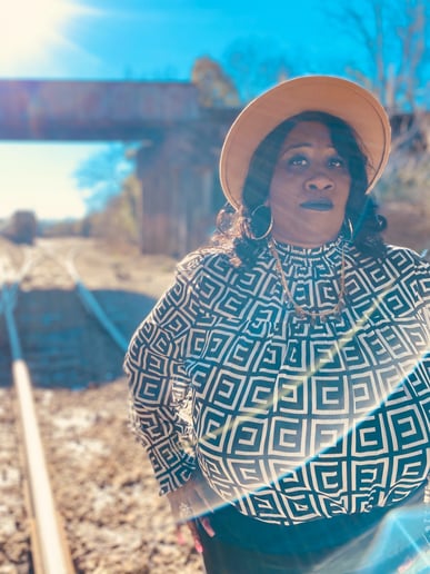 Gallery photo 5 of Songstress Tonya Ceasar