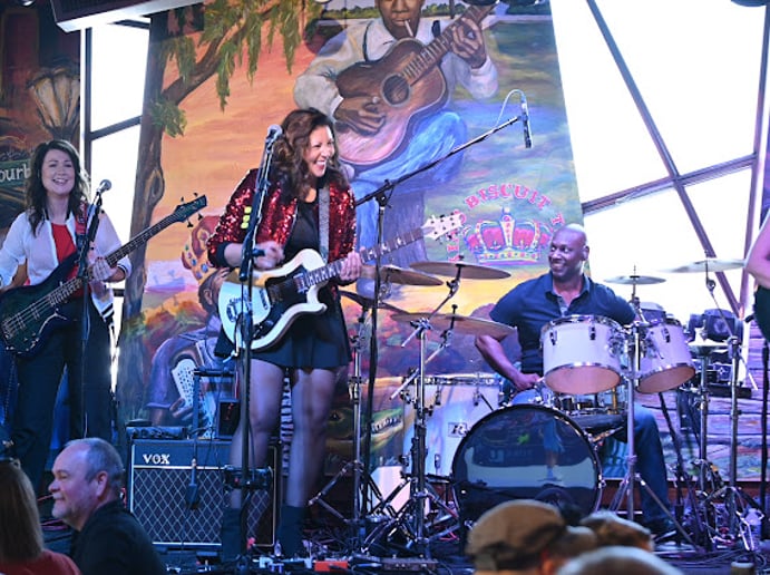 Gallery photo 6 of Sonic Scarlet - St. Louis Rock Band