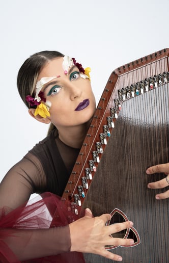 Gallery photo 4 of Simona Smirnova - harpist and singer