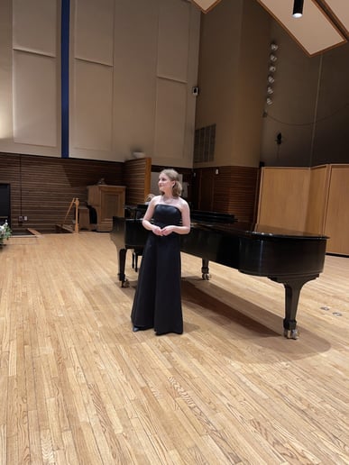 Gallery photo 1 of Sophia Mintsiveris, Soprano