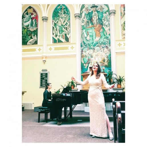 Gallery photo 2 of Soprano Kelley Hollis