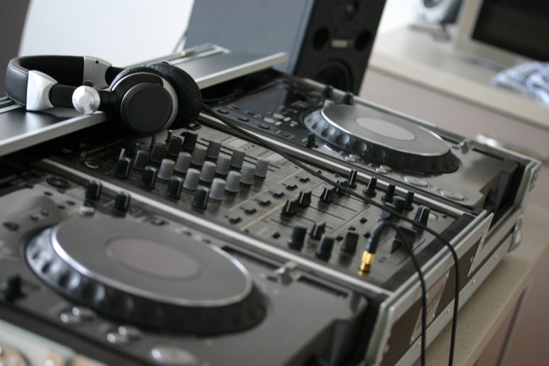 Gallery photo 3 of Soul Reminisce DJ Service