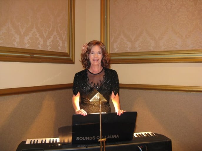 Gallery photo 40 of Sounds of Laura: Great Piano Music