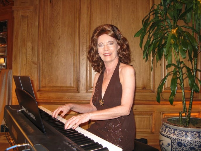 Gallery photo 39 of Sounds of Laura: Great Piano Music