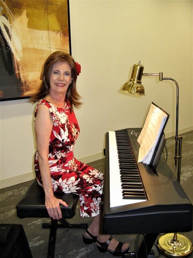 Gallery photo 31 of Sounds of Laura: Great Piano Music