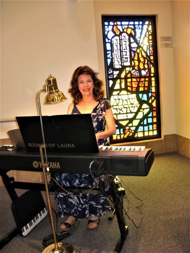 Gallery photo 36 of Sounds of Laura: Great Piano Music