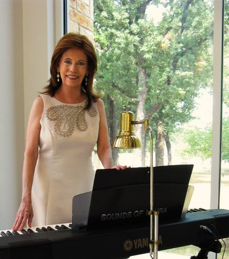 Gallery photo 15 of Sounds of Laura: Great Piano Music