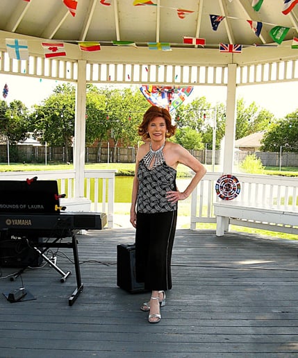 Gallery photo 20 of Sounds of Laura: Great Piano Music