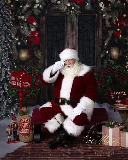 Gallery photo 36 of Storied Santa - Santa Rich