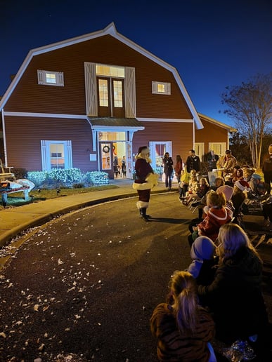 Gallery photo 27 of Storied Santa - Santa Rich