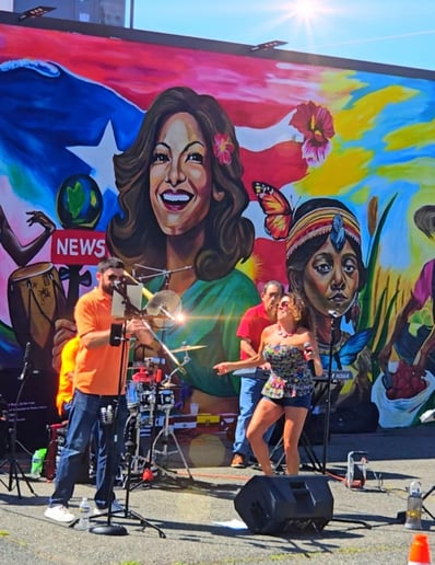 Gallery photo 9 of Spanglish Latin American Band