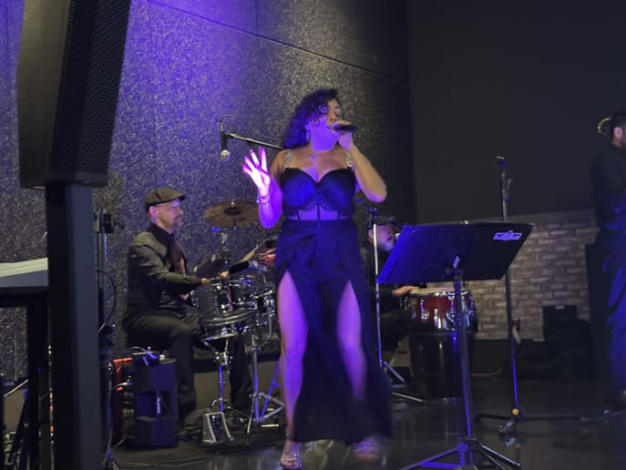 Gallery photo 12 of Spanglish Latin American Band