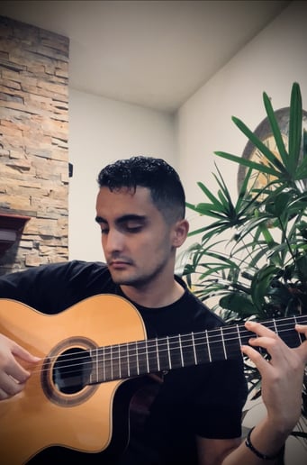 Gallery photo 2 of Spanish Guitar from LA