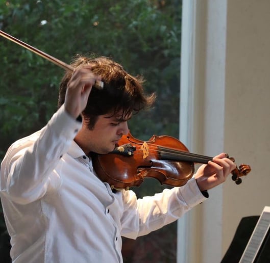 Gallery photo 2 of Spanish Violinist playing multi genre