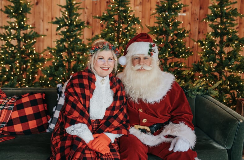 Gallery photo 5 of Specialty Holiday Entertainment