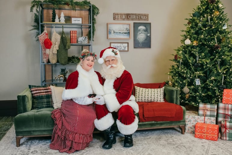 Gallery photo 3 of Specialty Holiday Entertainment