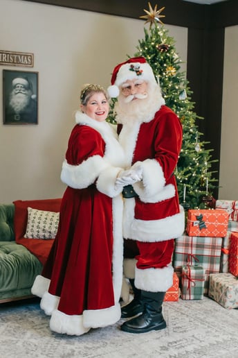 Gallery photo 1 of Specialty Holiday Entertainment