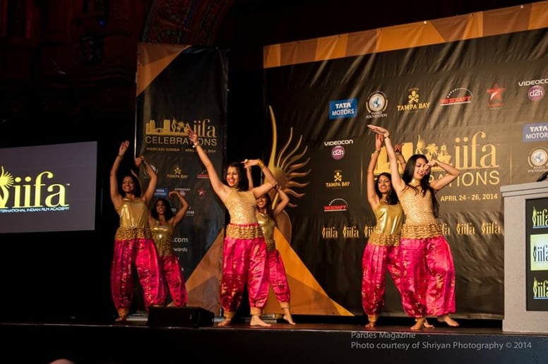 Gallery photo 1 of Spinning Canvas- Bollywood