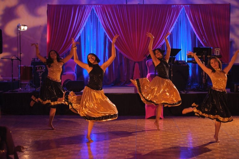 Gallery photo 5 of Spinning Canvas- Bollywood