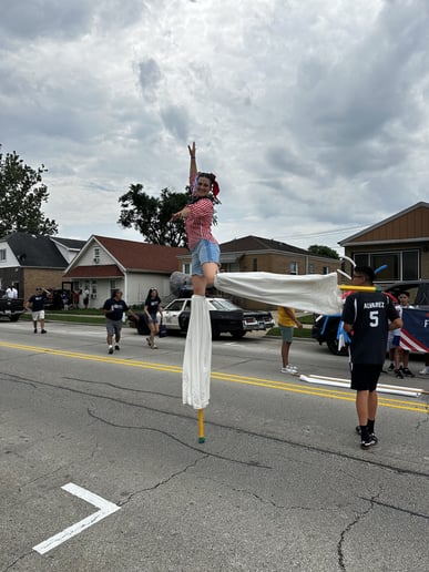 Gallery photo 3 of Lou Kramer Stiltwalker & Aerialist