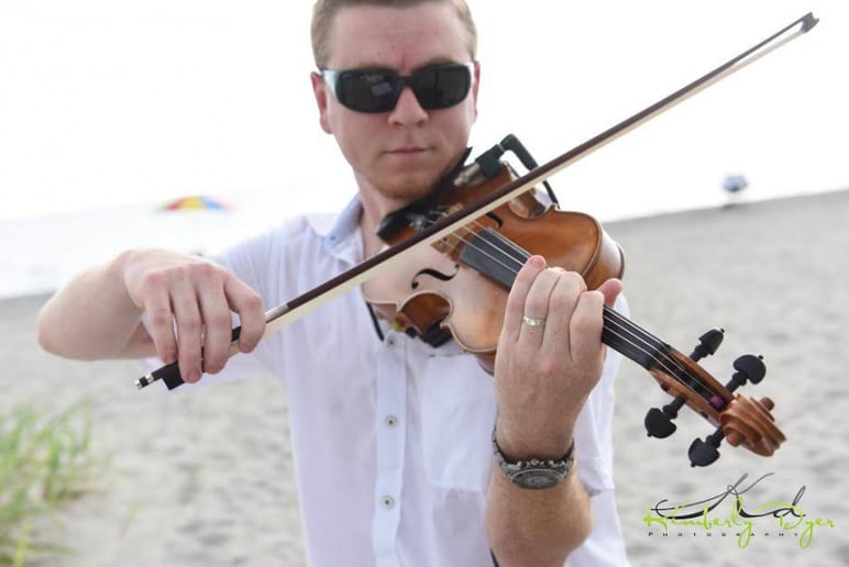 Gallery photo 2 of SRQ Violinist